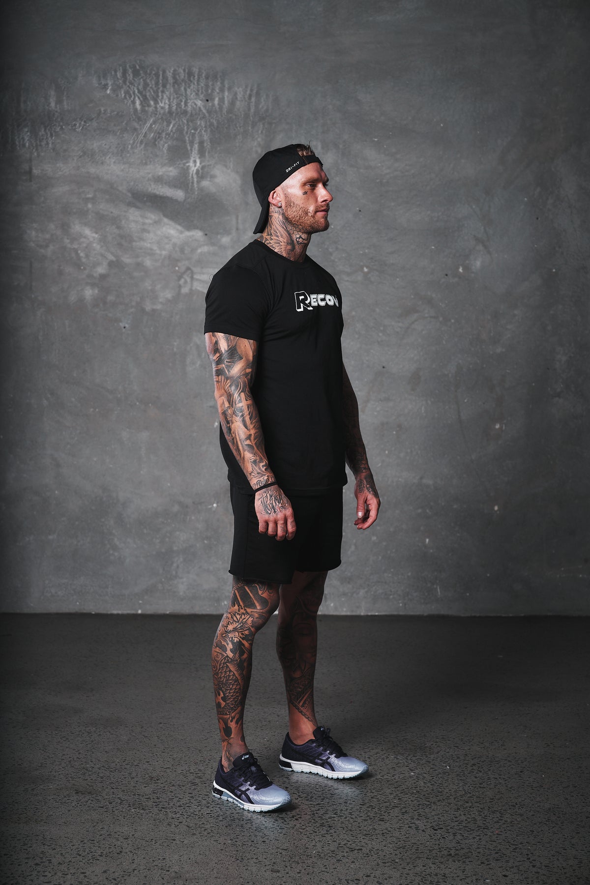 Recov Training Shirt in black, side view