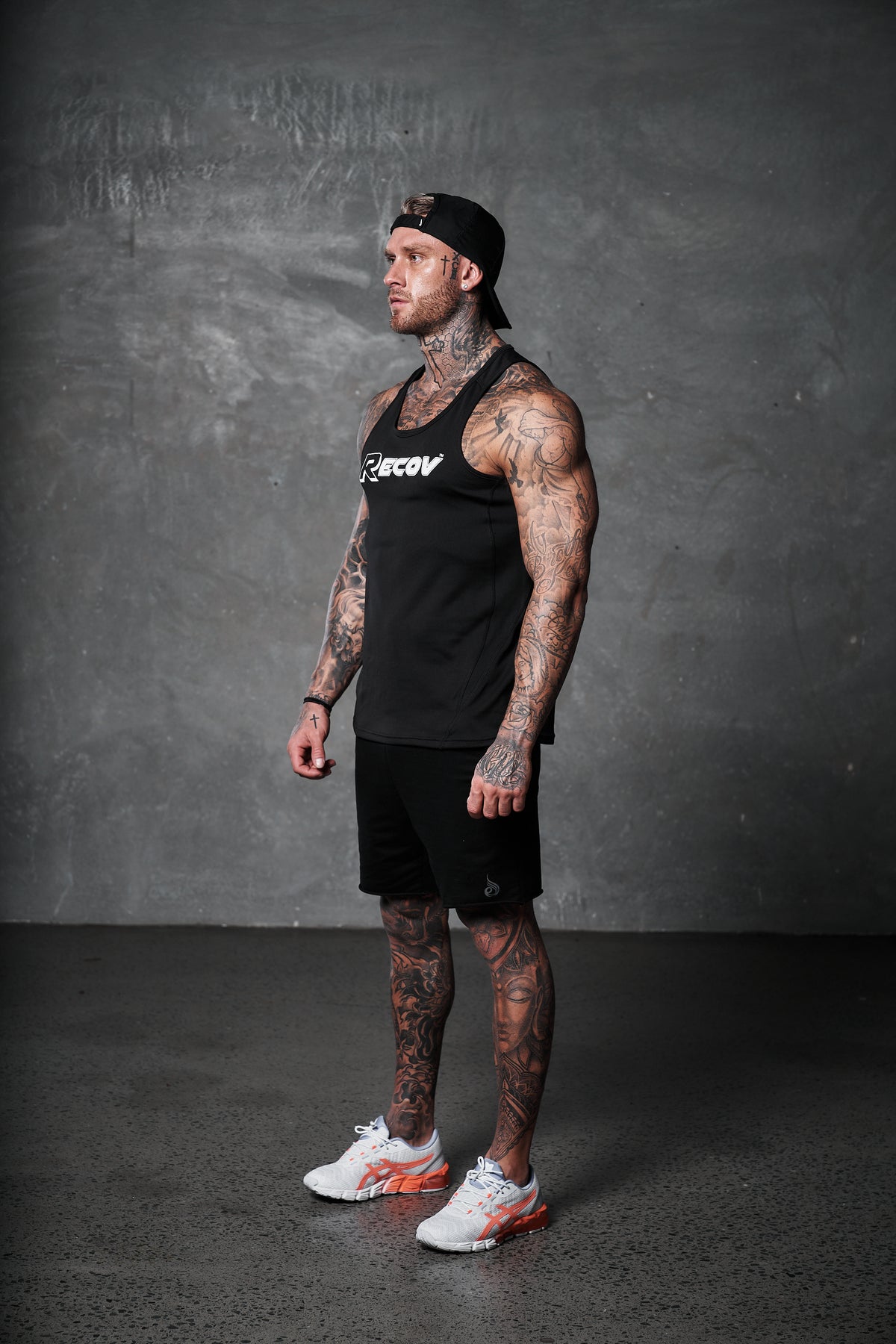 Recov Active Singlet in black, side view